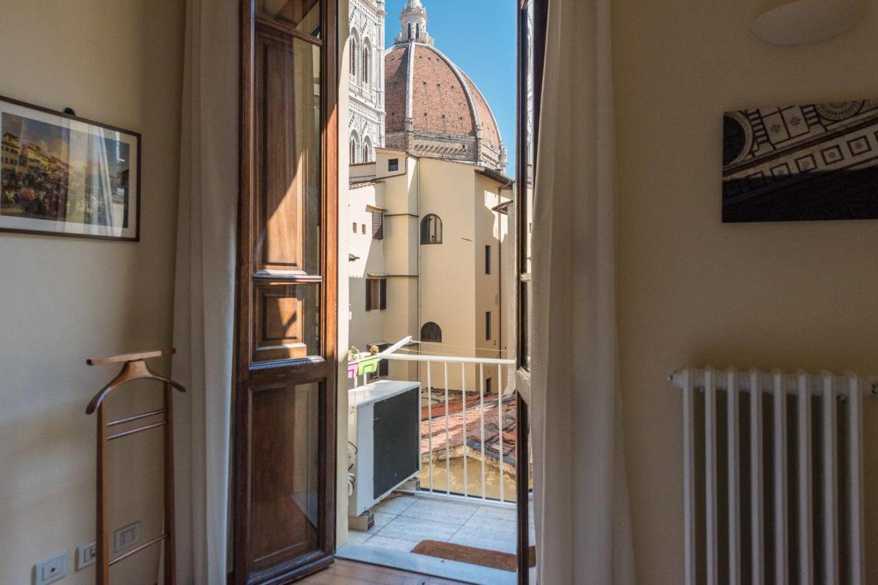 Charming 2Bed Apartment Overlooking Duomo - Hosted By Sweetstay فلورنس المظهر الخارجي الصورة
