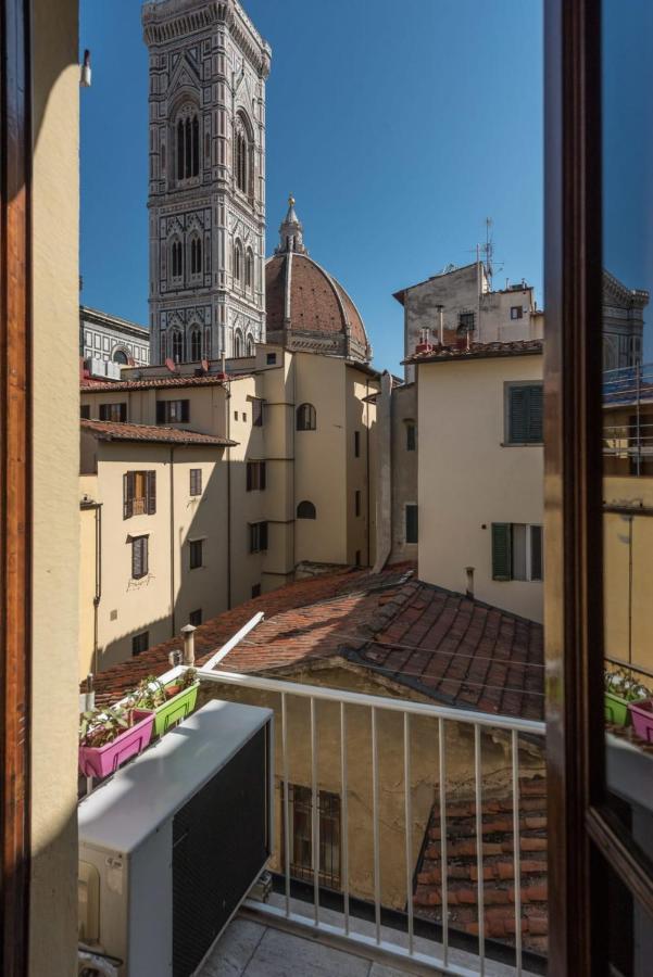 Charming 2Bed Apartment Overlooking Duomo - Hosted By Sweetstay فلورنس المظهر الخارجي الصورة